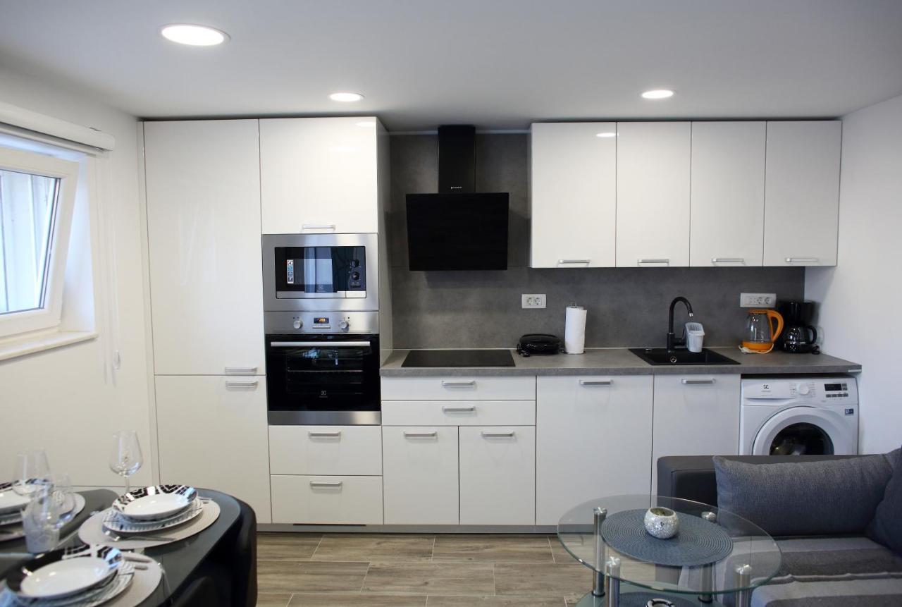 Pearl Apartment Split Exterior photo